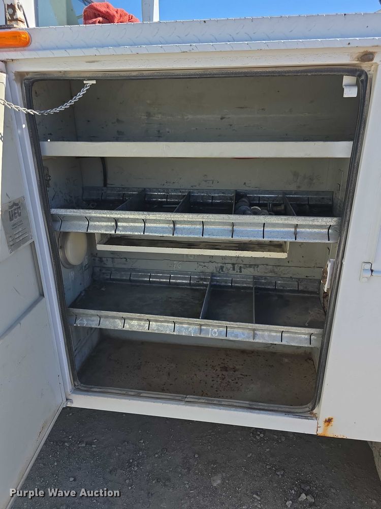 image for item FI0616 1995 Chevrolet C3500 bucket truck