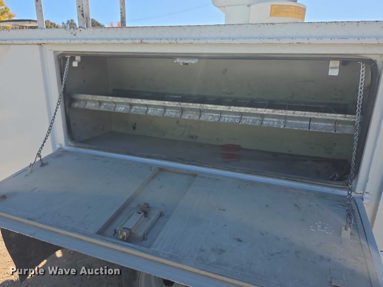 image for item FI0616 1995 Chevrolet C3500 bucket truck