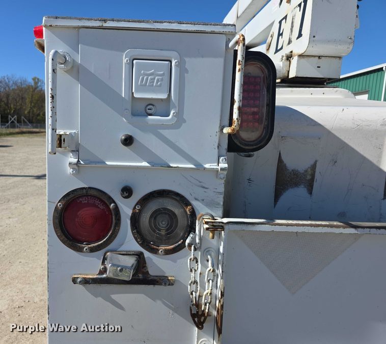 image for item FI0616 1995 Chevrolet C3500 bucket truck