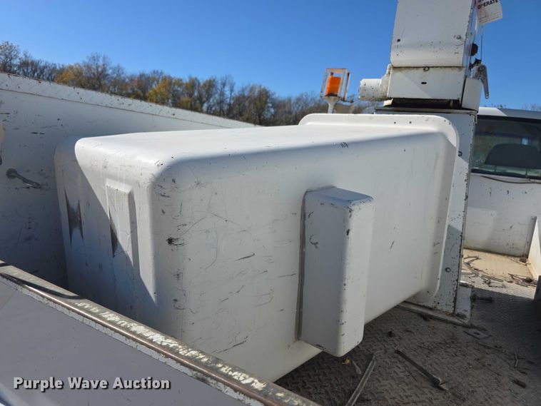 image for item FI0616 1995 Chevrolet C3500 bucket truck