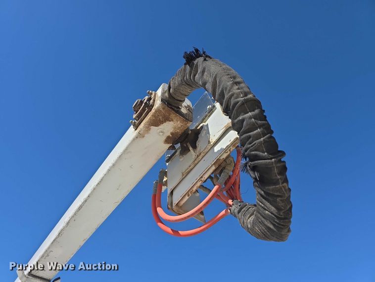 image for item FI0616 1995 Chevrolet C3500 bucket truck