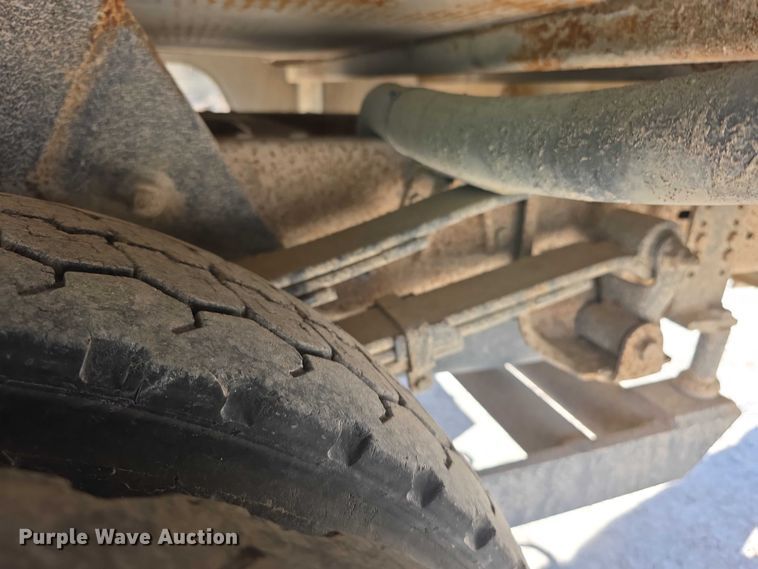 image for item FI0616 1995 Chevrolet C3500 bucket truck