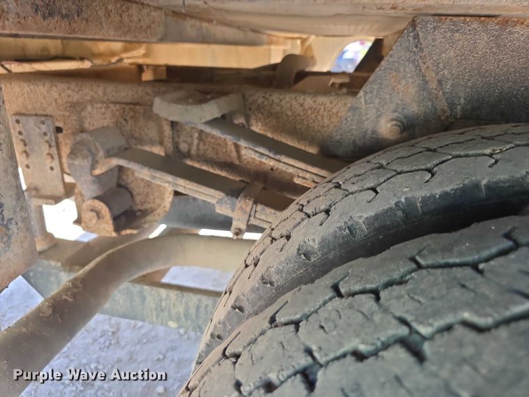 image for item FI0616 1995 Chevrolet C3500 bucket truck