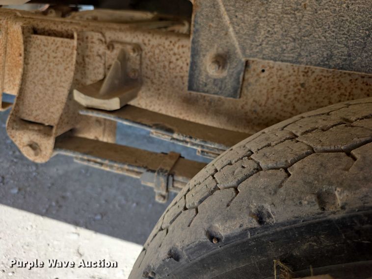 image for item FI0616 1995 Chevrolet C3500 bucket truck