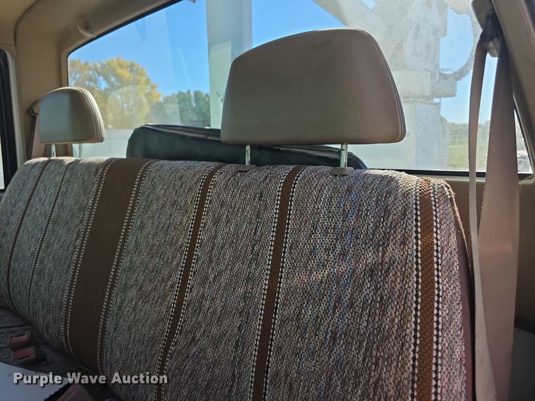 image for item FI0616 1995 Chevrolet C3500 bucket truck