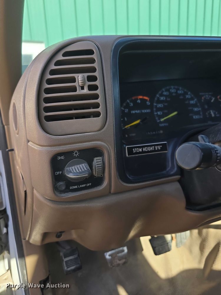 image for item FI0616 1995 Chevrolet C3500 bucket truck