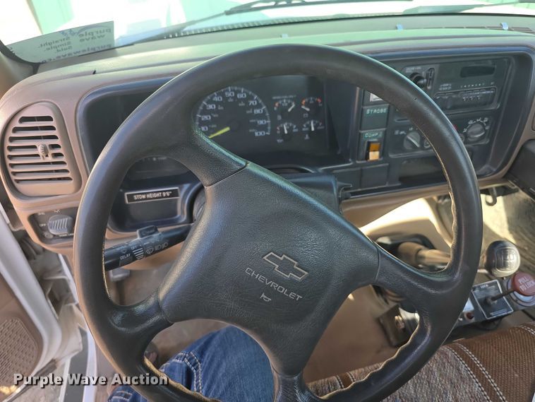 image for item FI0616 1995 Chevrolet C3500 bucket truck