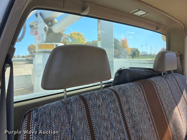 image for item FI0616 1995 Chevrolet C3500 bucket truck