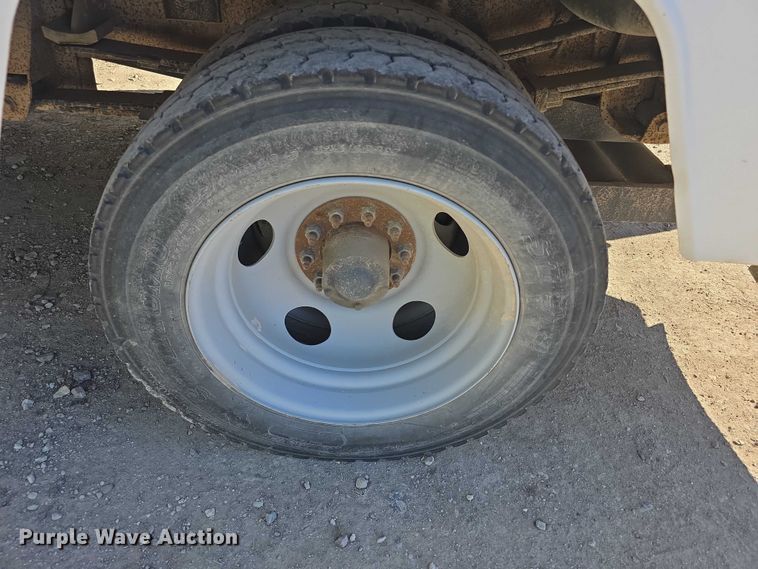 image for item FI0616 1995 Chevrolet C3500 bucket truck