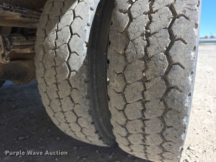 image for item FI0616 1995 Chevrolet C3500 bucket truck