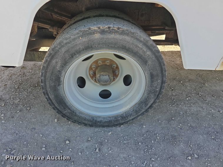 image for item FI0616 1995 Chevrolet C3500 bucket truck