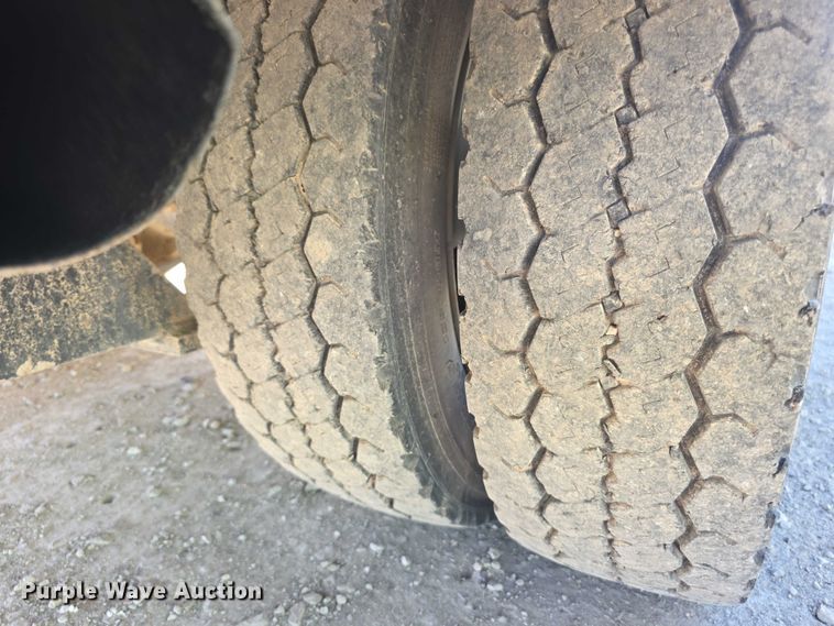 image for item FI0616 1995 Chevrolet C3500 bucket truck