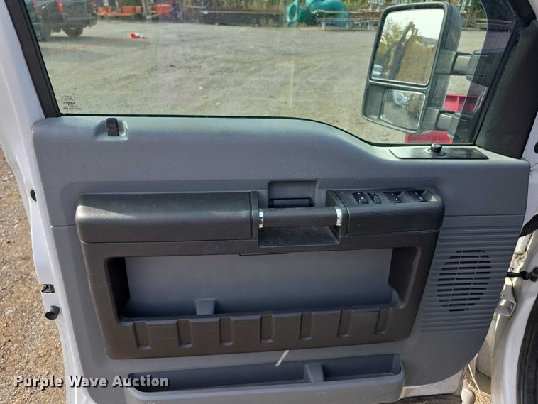 image for item FI0617 2015 Ford F350 Super Duty Crew Cab pickup truck