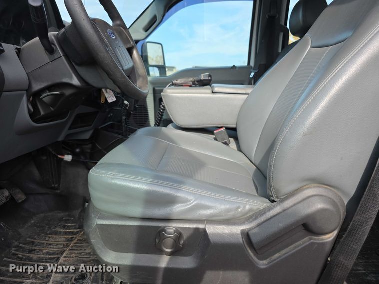 image for item FI0617 2015 Ford F350 Super Duty Crew Cab pickup truck