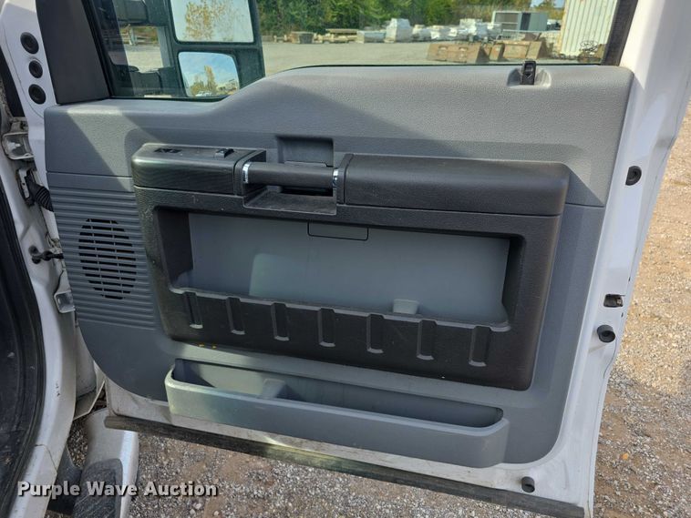 image for item FI0617 2015 Ford F350 Super Duty Crew Cab pickup truck