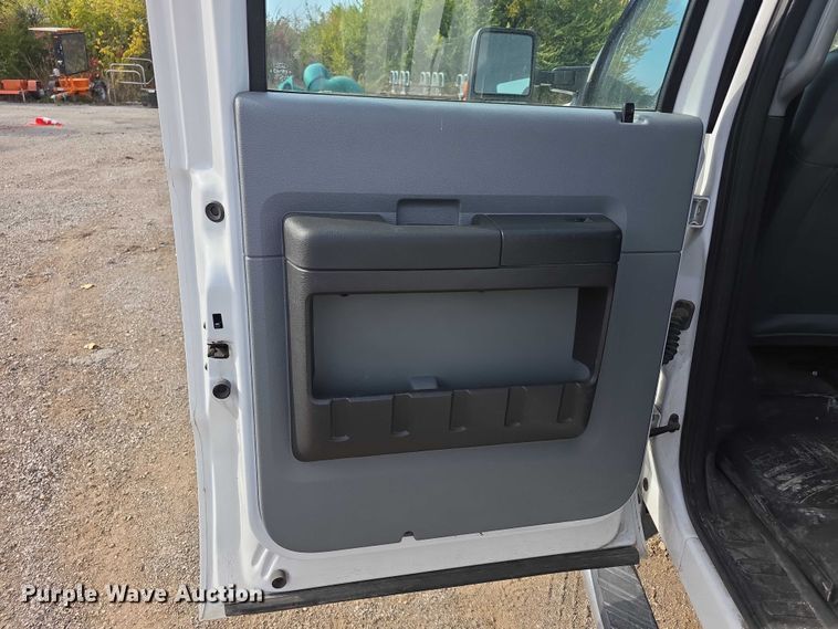 image for item FI0617 2015 Ford F350 Super Duty Crew Cab pickup truck