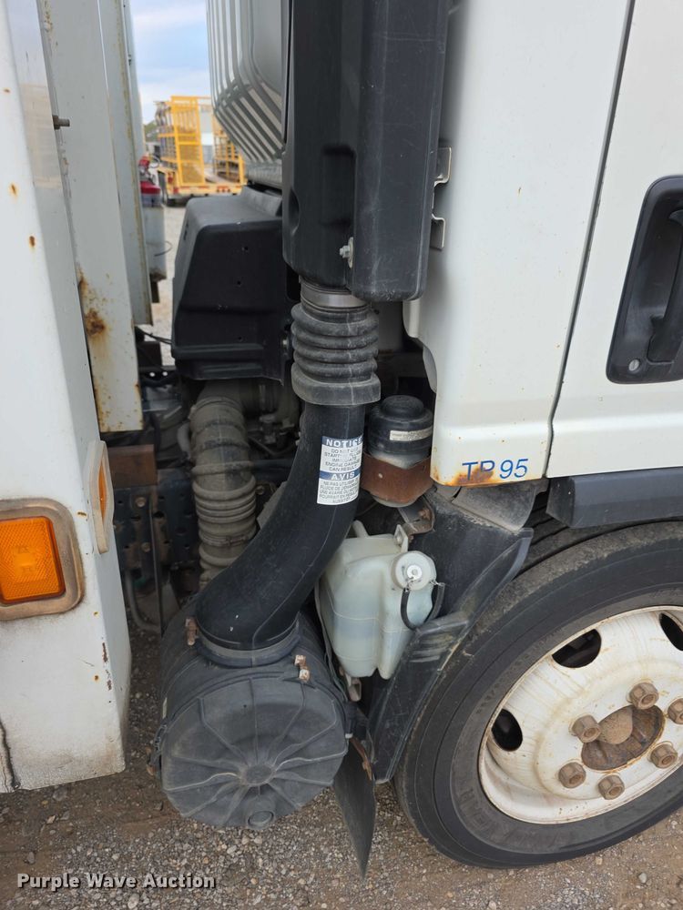 image for item FI0621 2012 Isuzu NQR utility / service truck