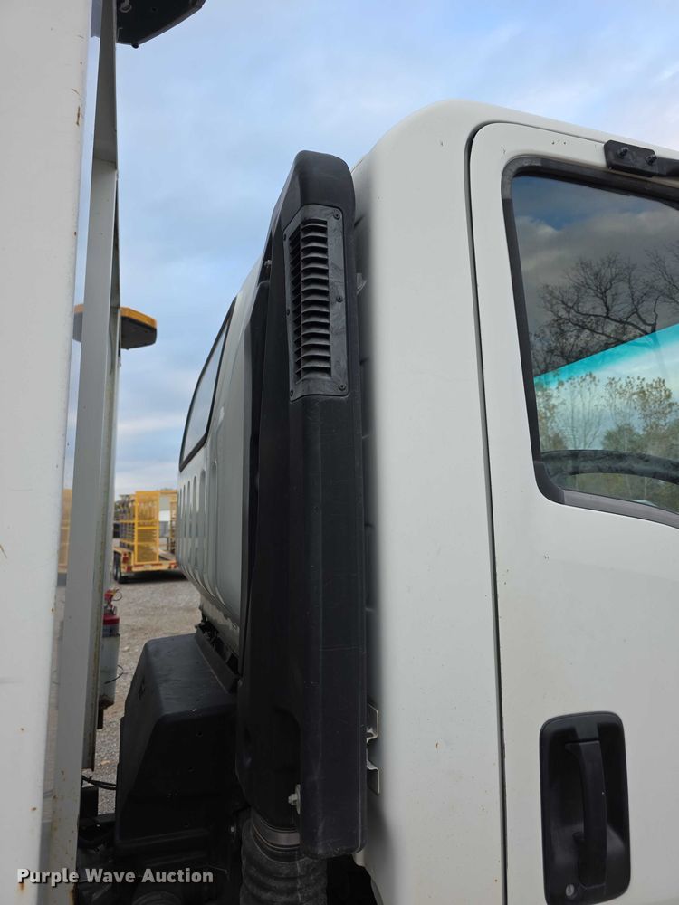 image for item FI0621 2012 Isuzu NQR utility / service truck