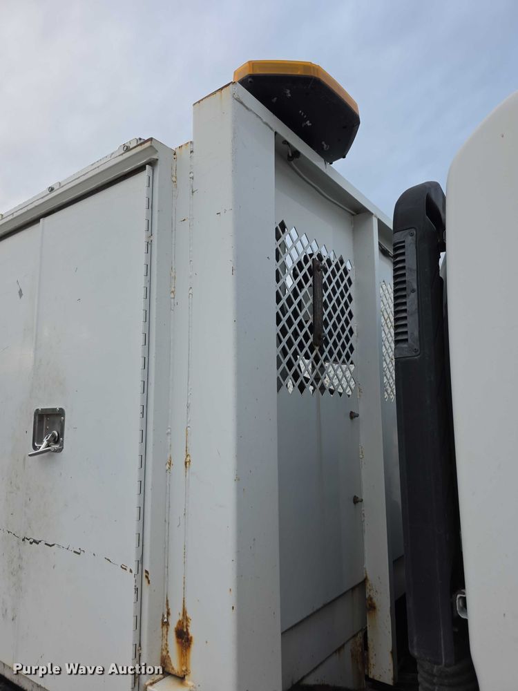 image for item FI0621 2012 Isuzu NQR utility / service truck