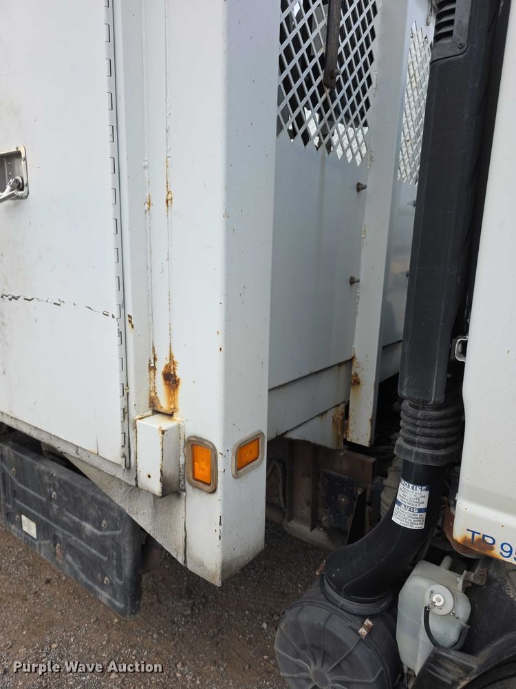 image for item FI0621 2012 Isuzu NQR utility / service truck