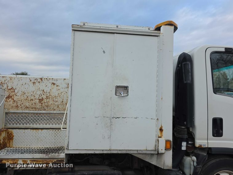 image for item FI0621 2012 Isuzu NQR utility / service truck