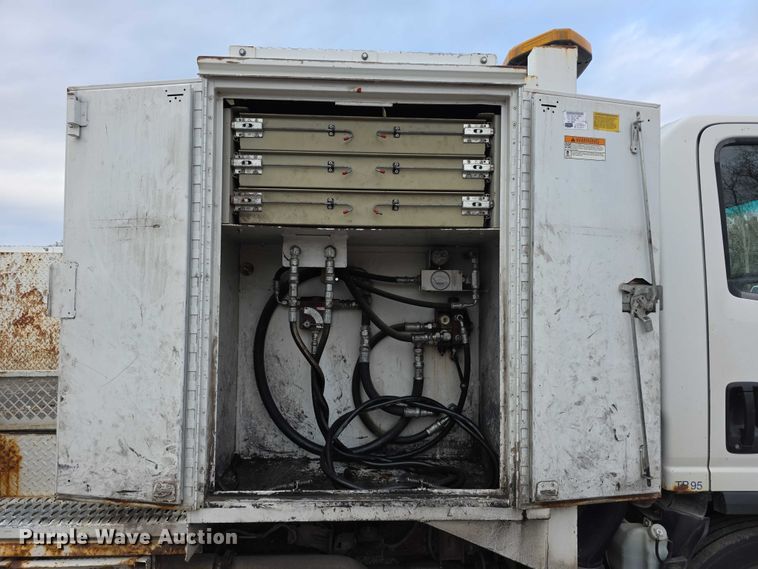 image for item FI0621 2012 Isuzu NQR utility / service truck