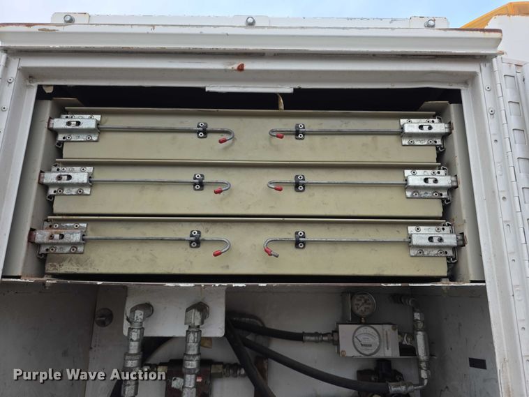 image for item FI0621 2012 Isuzu NQR utility / service truck