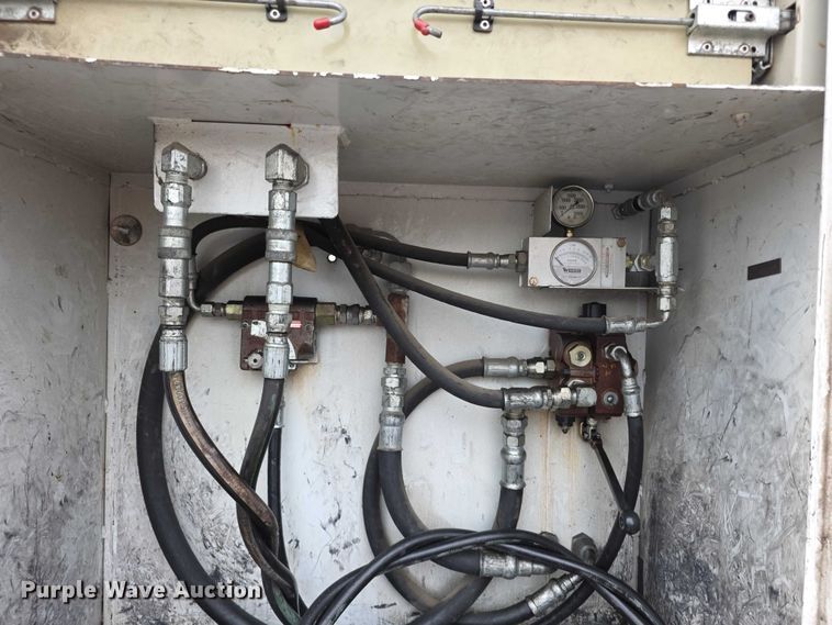 image for item FI0621 2012 Isuzu NQR utility / service truck