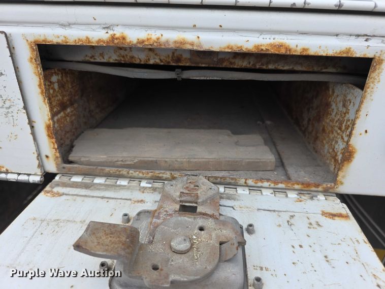 image for item FI0621 2012 Isuzu NQR utility / service truck