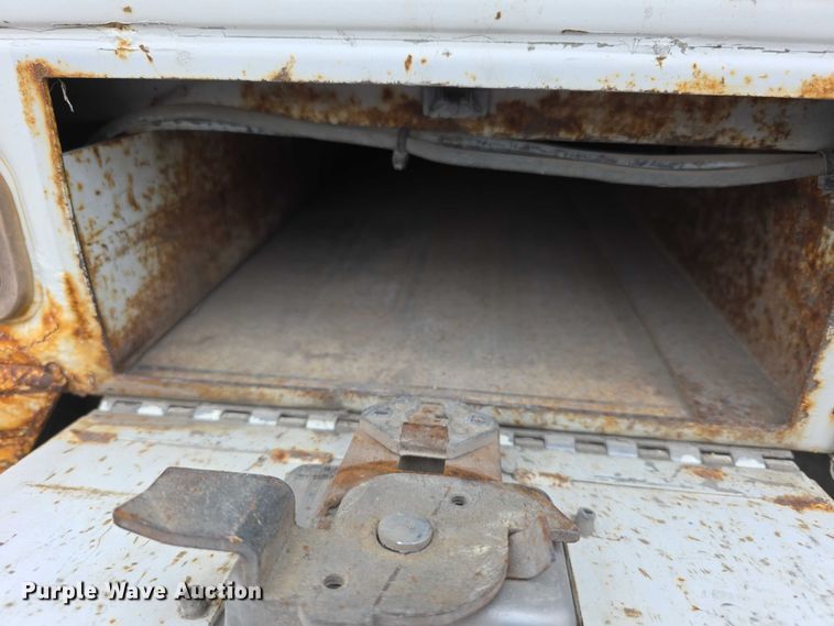 image for item FI0621 2012 Isuzu NQR utility / service truck