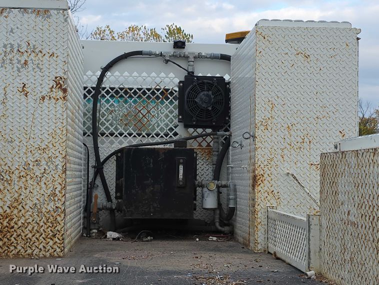 image for item FI0621 2012 Isuzu NQR utility / service truck