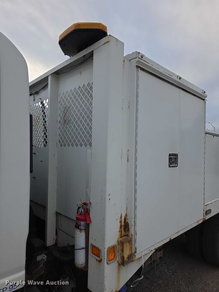 image for item FI0621 2012 Isuzu NQR utility / service truck