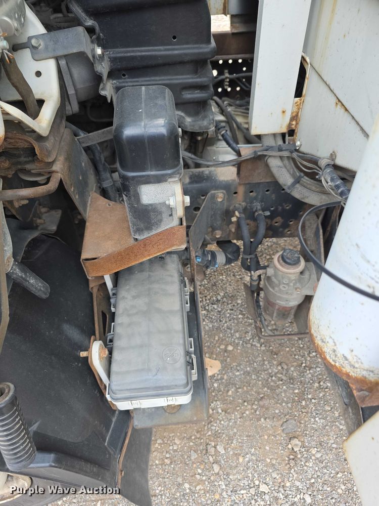 image for item FI0621 2012 Isuzu NQR utility / service truck