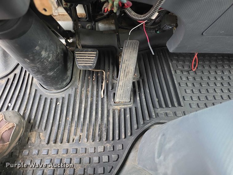 image for item FI0621 2012 Isuzu NQR utility / service truck