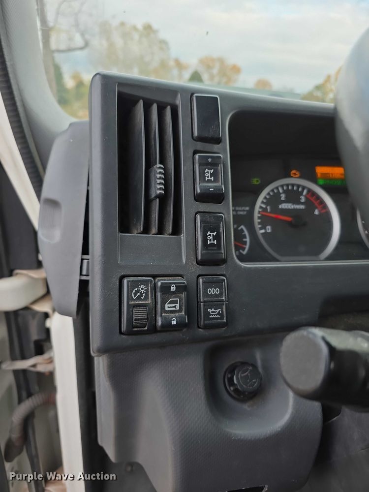 image for item FI0621 2012 Isuzu NQR utility / service truck