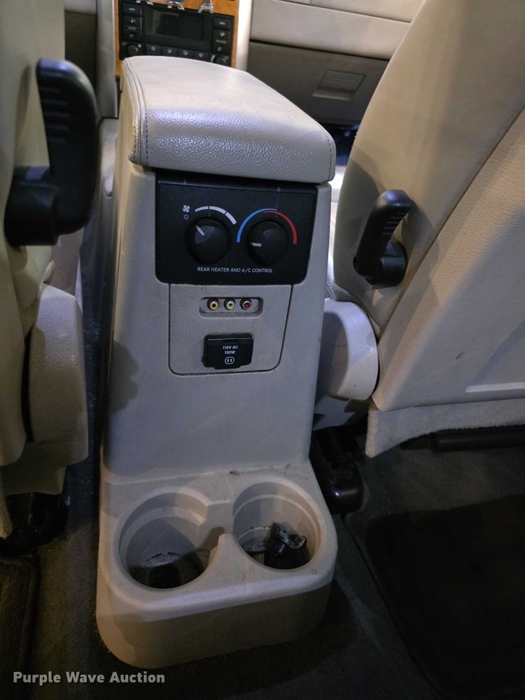 image for item FI0624 2008 Chrysler Aspen Limited SUV