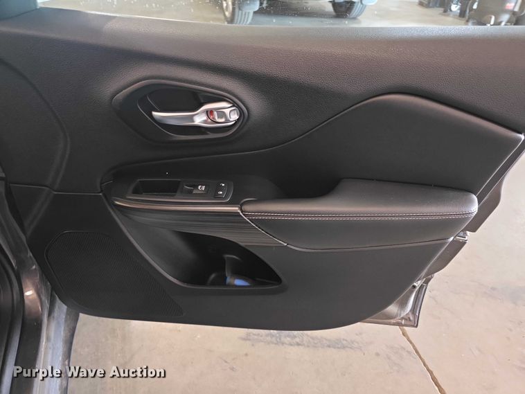 image for item FI0625 2014 Jeep Cherokee Limited SUV