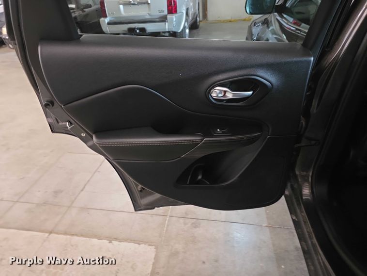 image for item FI0625 2014 Jeep Cherokee Limited SUV