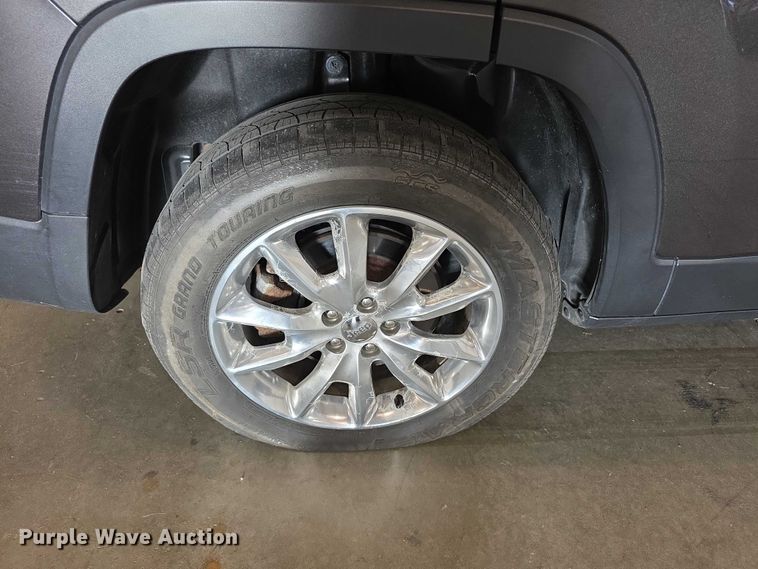 image for item FI0625 2014 Jeep Cherokee Limited SUV