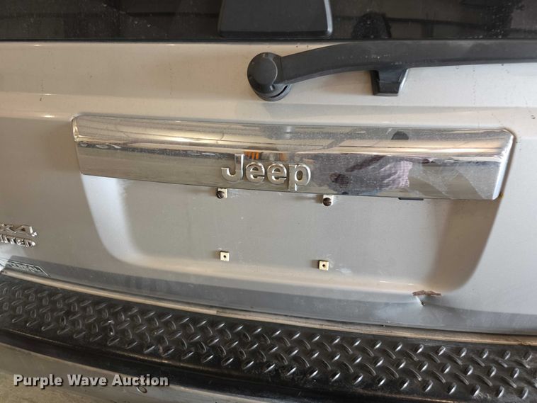 image for item FI0626 2006 Jeep Commander Limited SUV