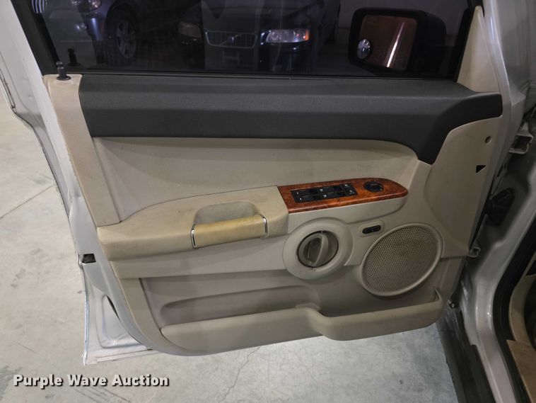 image for item FI0626 2006 Jeep Commander Limited SUV