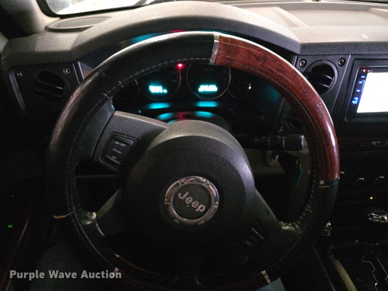 image for item FI0626 2006 Jeep Commander Limited SUV