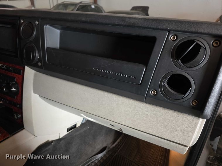 image for item FI0626 2006 Jeep Commander Limited SUV