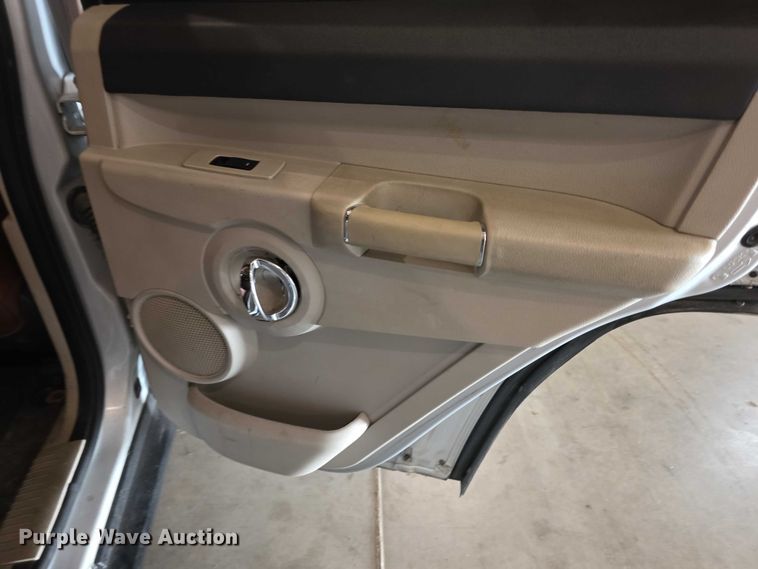 image for item FI0626 2006 Jeep Commander Limited SUV