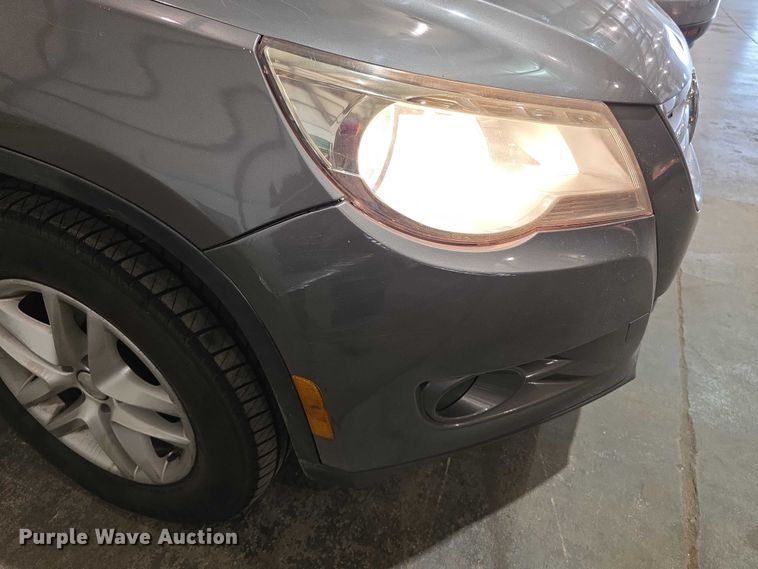 image for item FI0633 2011 Volkswagen Tiguan SUV