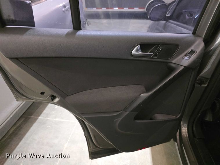 image for item FI0633 2011 Volkswagen Tiguan SUV