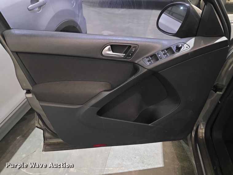 image for item FI0633 2011 Volkswagen Tiguan SUV