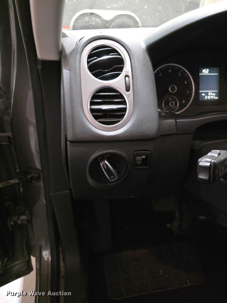 image for item FI0633 2011 Volkswagen Tiguan SUV