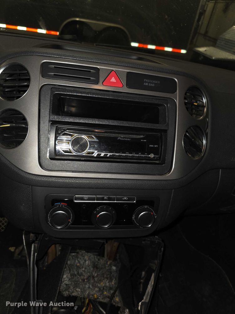 image for item FI0633 2011 Volkswagen Tiguan SUV