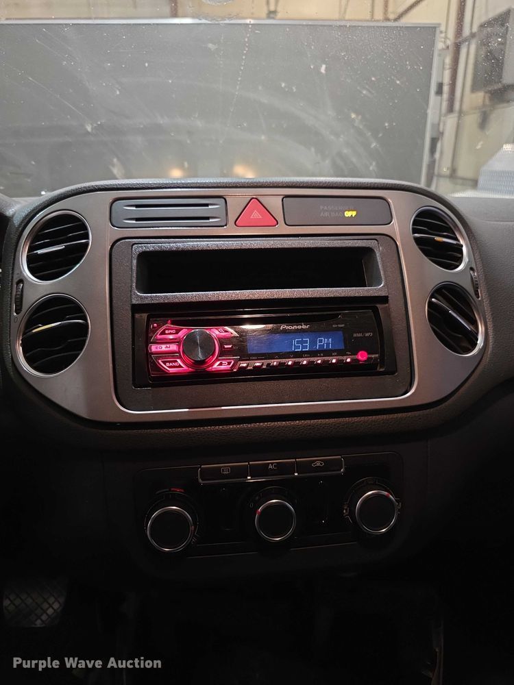 image for item FI0633 2011 Volkswagen Tiguan SUV